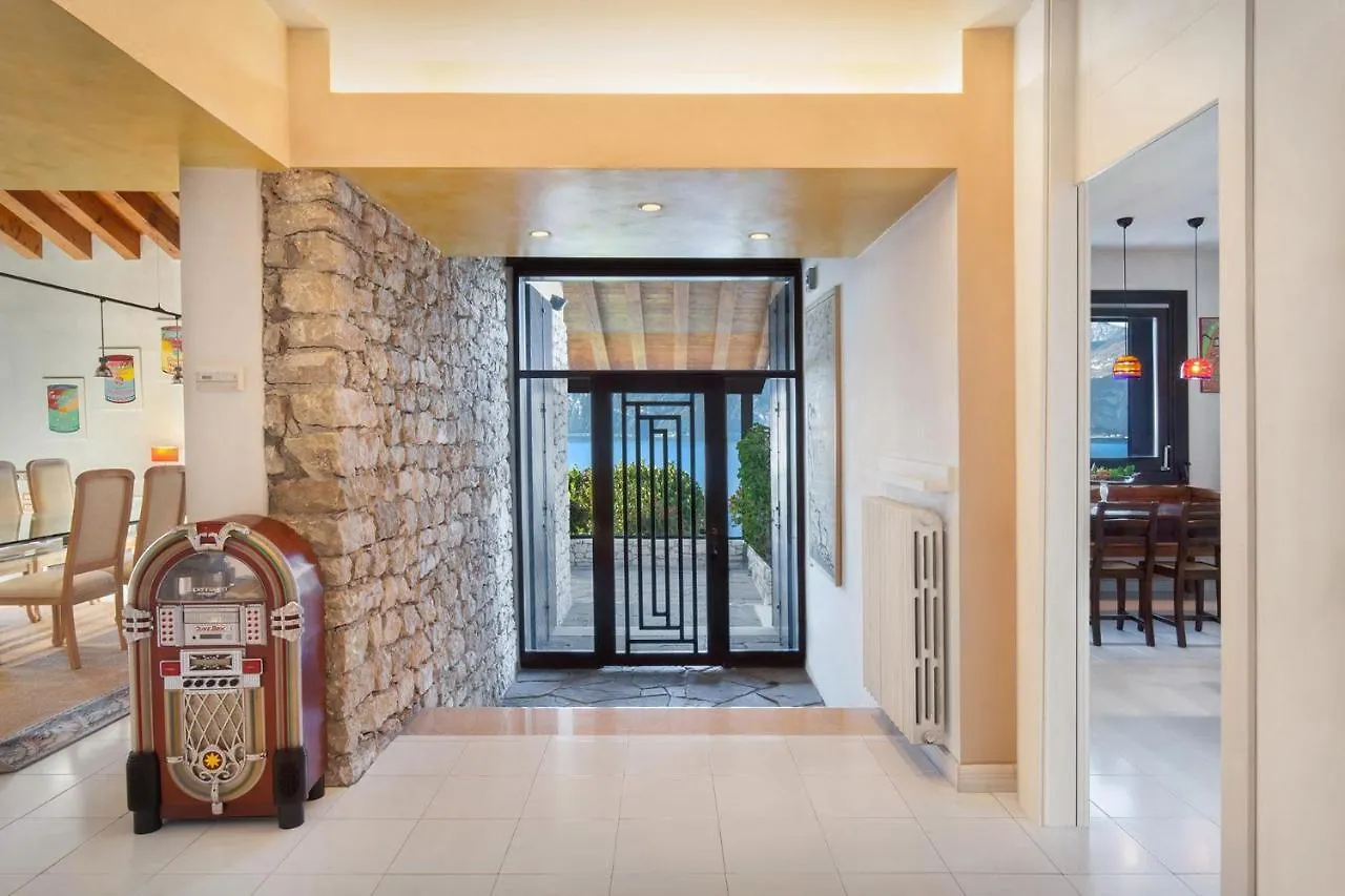 Villa Dismero-Un Oasi Di Lusso E Privacy برنزوني سول جاردا